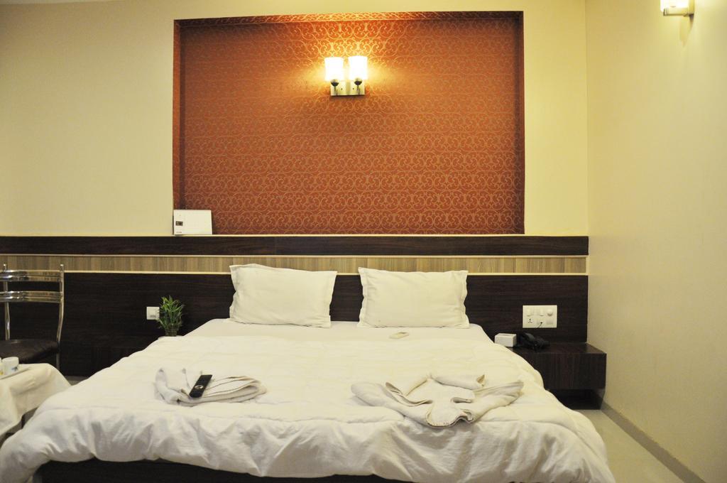 Hotel Sai Pancham Ширди Стая снимка